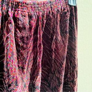 NWT Vintage Velvet Burgundy Sparkly Accent Patterned Skirt Women’s Small